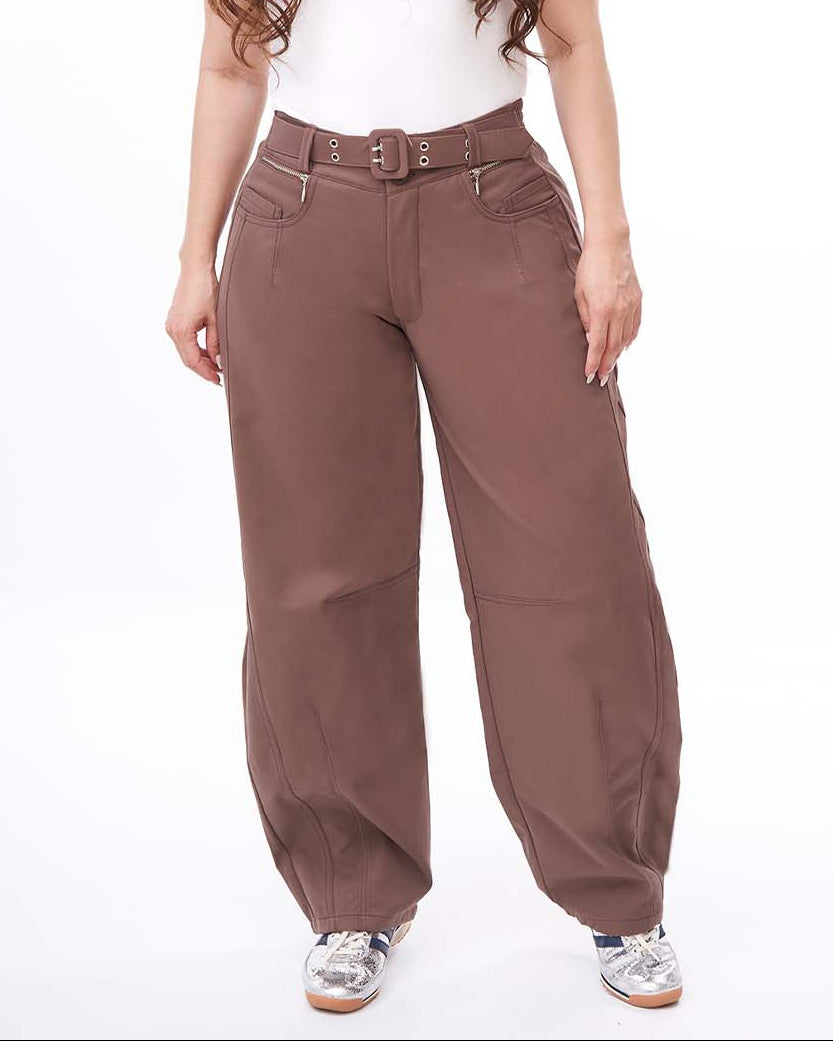 Pantalón barrel con correa
