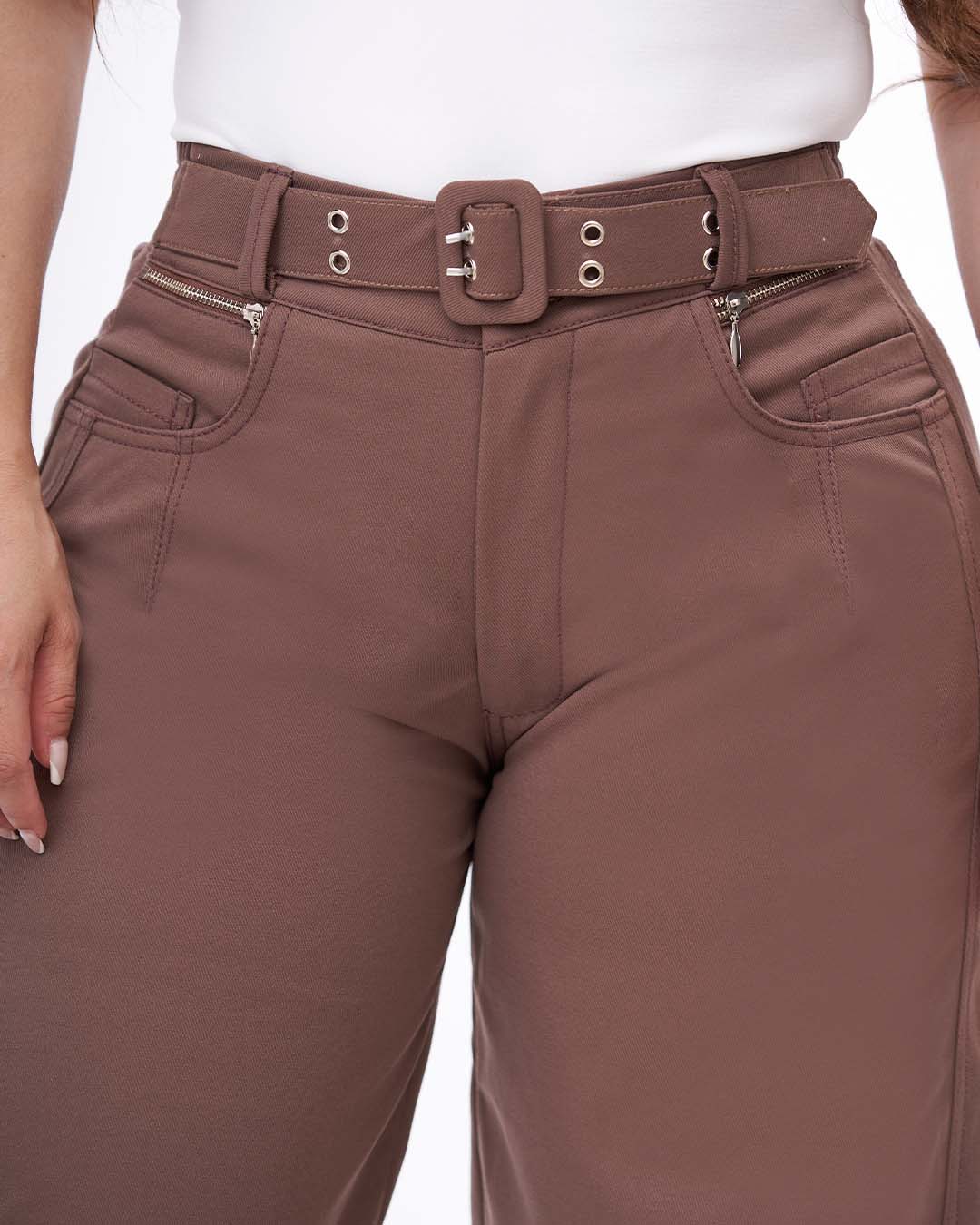 Pantalón barrel con correa