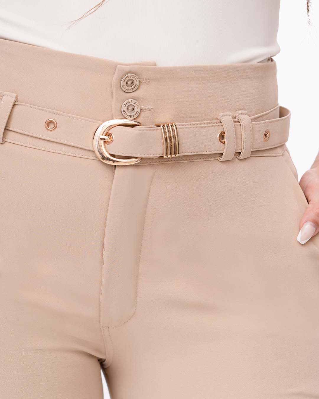 Short con detalles dorados