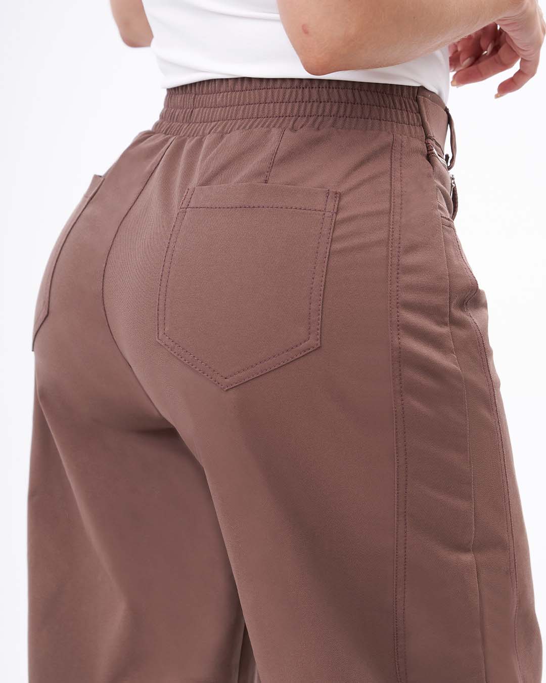 Pantalón barrel con correa
