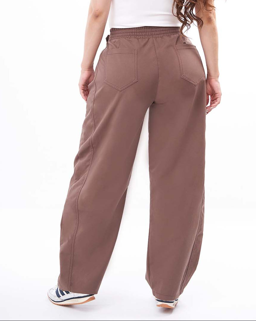 Pantalón barrel con correa